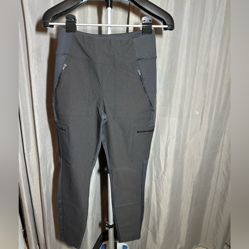 ATHLETA Womens Size 6 Black Headlands Hybrid Cargo II Tights Pants Zipper Pocket